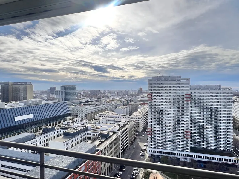 23. Etage mit spektakulärem Weitblick - helle 2-Zimmer-Wohnung — photo 1